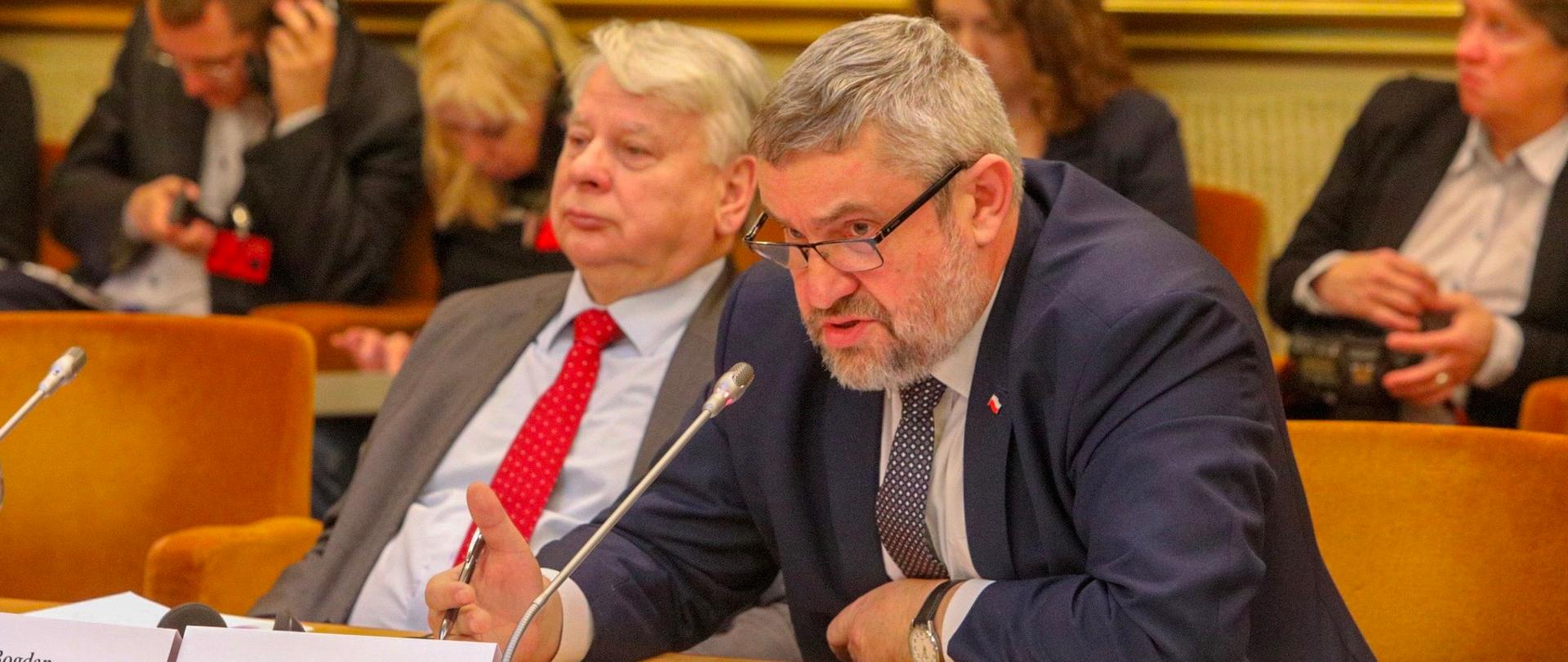 Minister Jan Krzysztof Ardanowski podczas posiedzenia Komisji ds. Rozwoju Handlu i Gospodarki