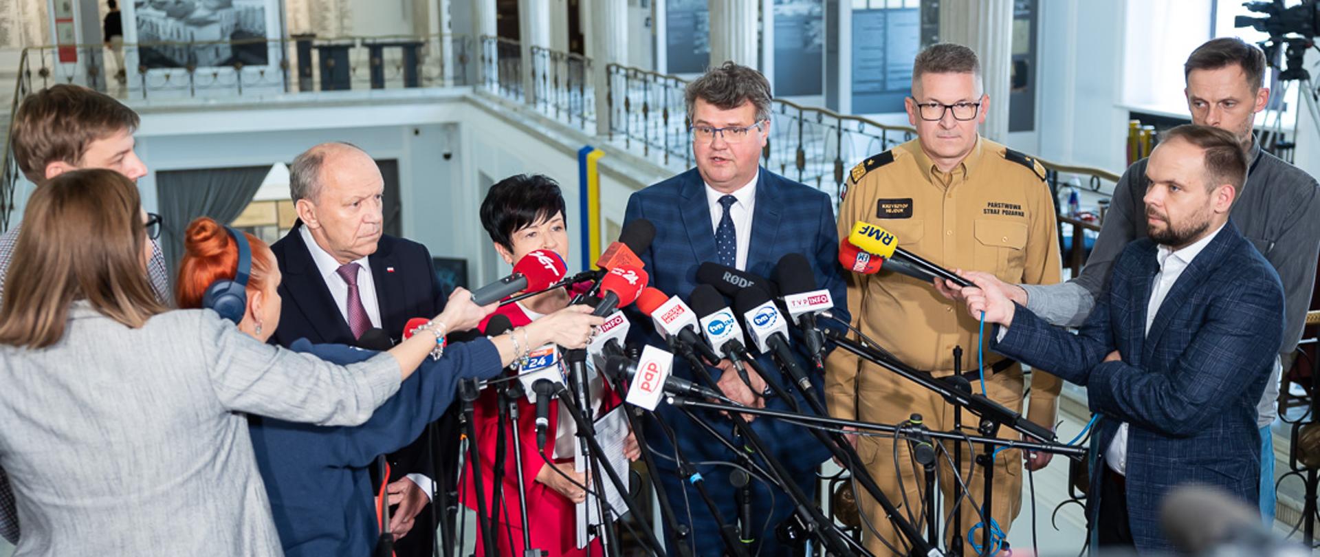 25 MLN ZŁ DLA MŁODZIEŻOWYCH DRUŻYN POŻARNICZYCH – KONFERENCJA Z UDZIAŁEM WICEMINISTRA MACIEJA WĄSIKA 