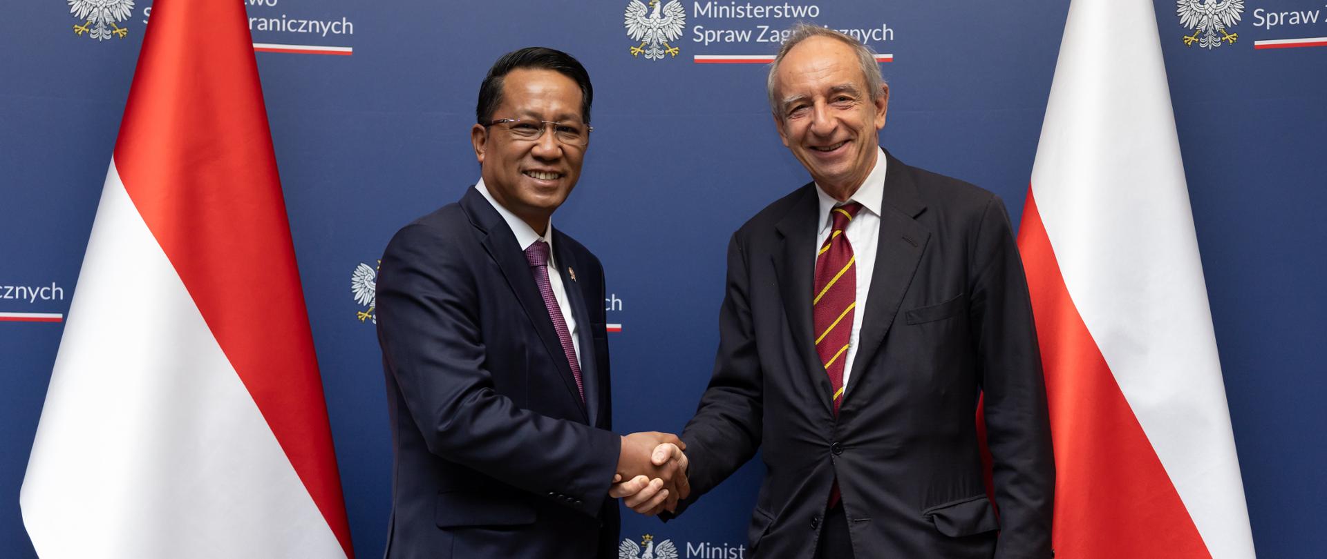 Pertemuan_Wakil_Menteri_Luar_Negeri_WT_Bartoszewski_dengan_Menteri_Hukum_Indonesia_SA_Agtas,_Warszawa_19092025_tahun
