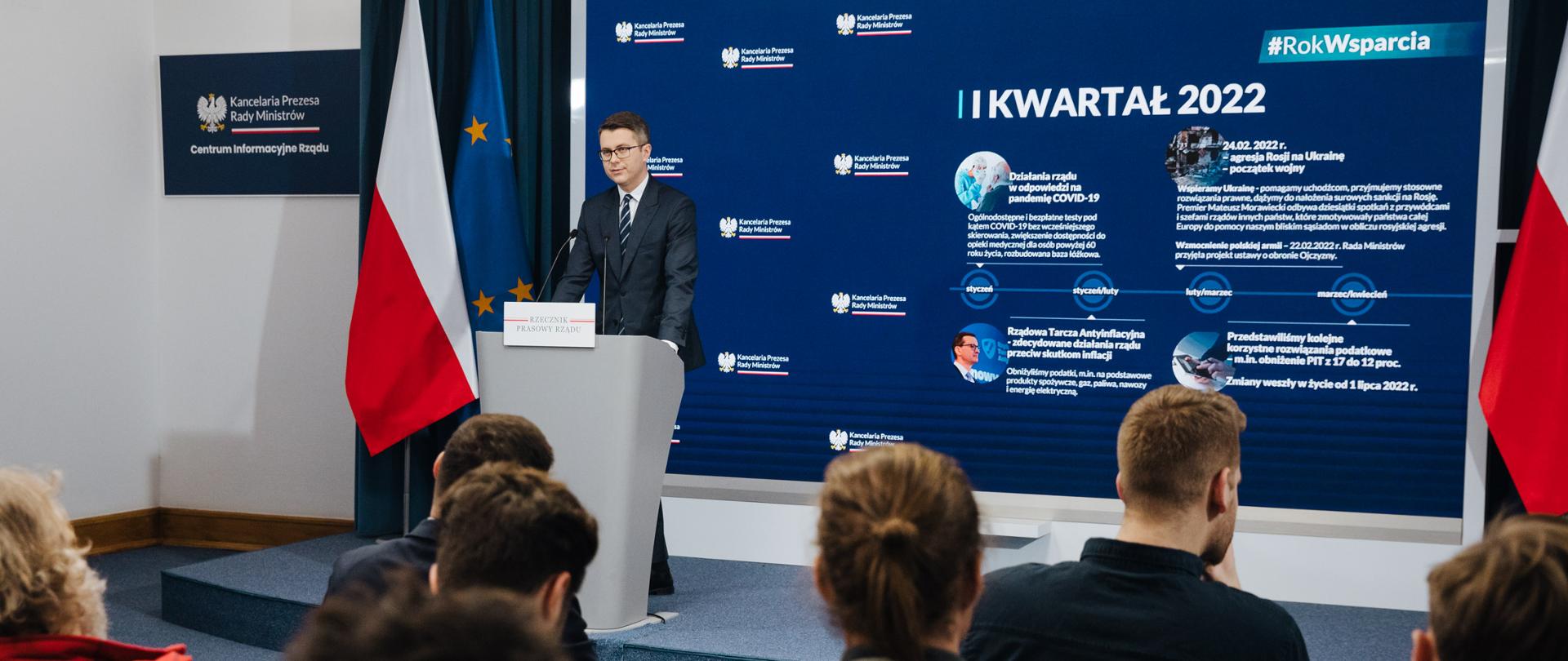 Briefing prasowy rzecznika prasowego rządu Piotra Müllera dotyczący spraw bieżących oraz podsumowujący 2022 r. #RokWsparcia.