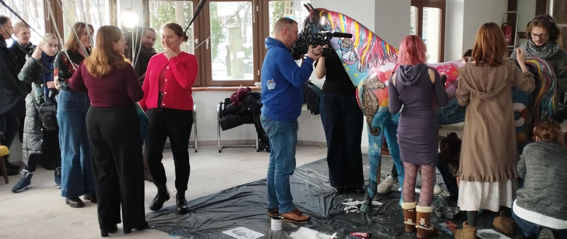 Koń jest kolorowy. Fot. Katarzyna Szczodrowska