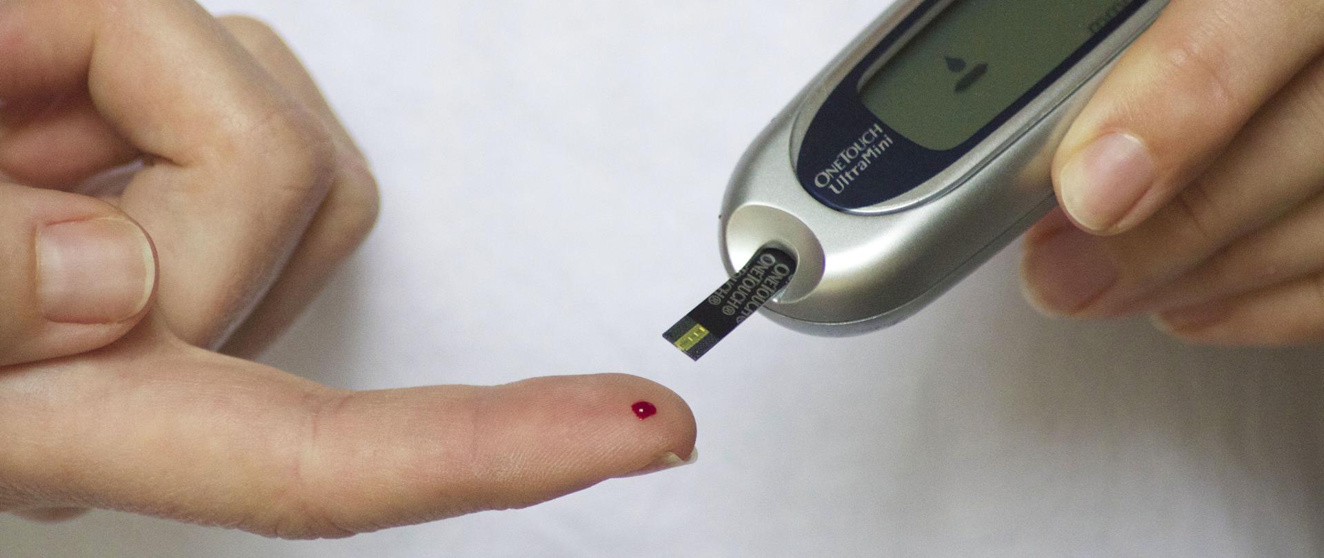 hand-finger-equipment-meter-nail-measurement-726931-pxherecom