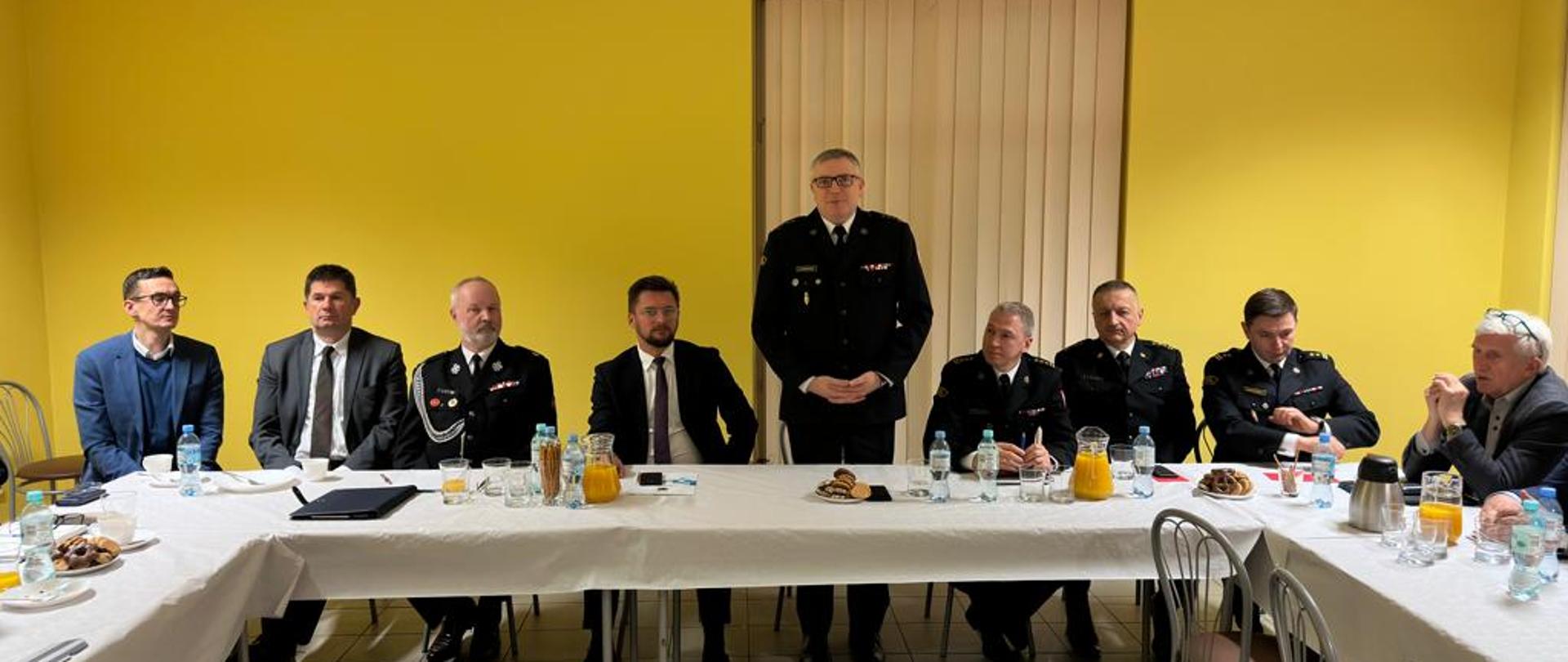 Przekazaniem kluczyków do nowego samochodu ratowniczo-gaśniczego dla OSP Katowice - Podlesie 