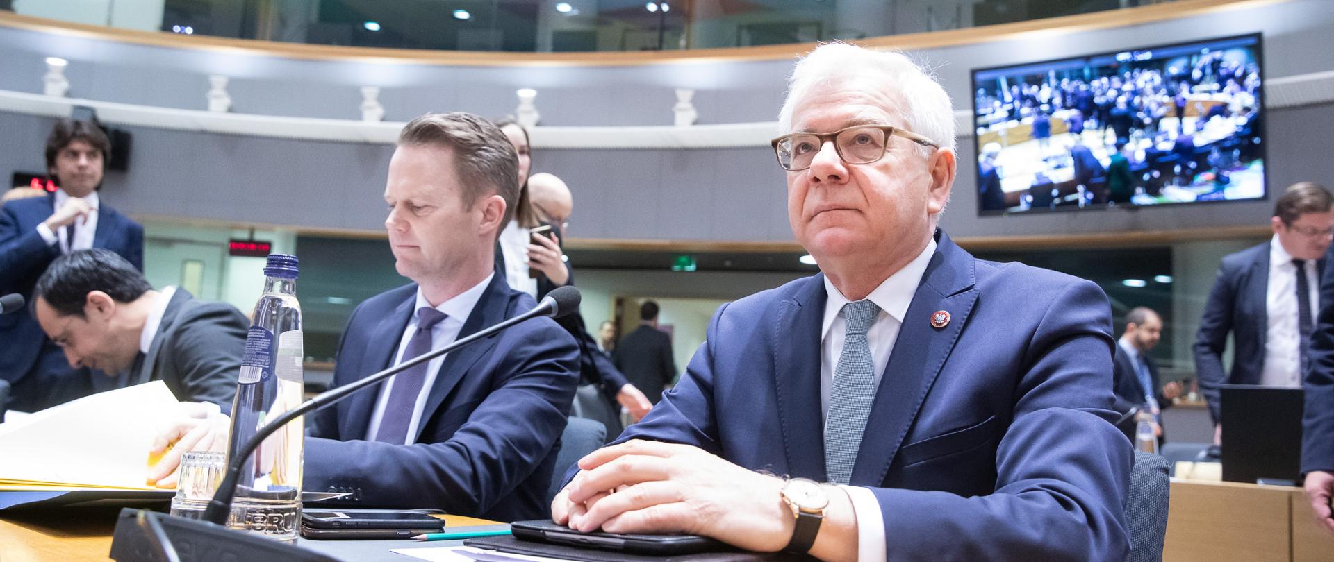 Minister Jacek Czaputowicz podczas posiedzenia FAC