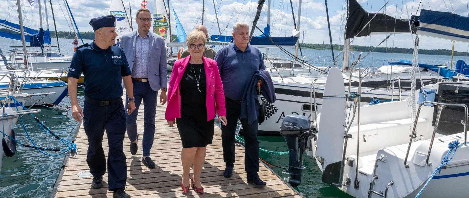 Uczestnicy pikniku nad Jeziorem Tarnobrzeskim