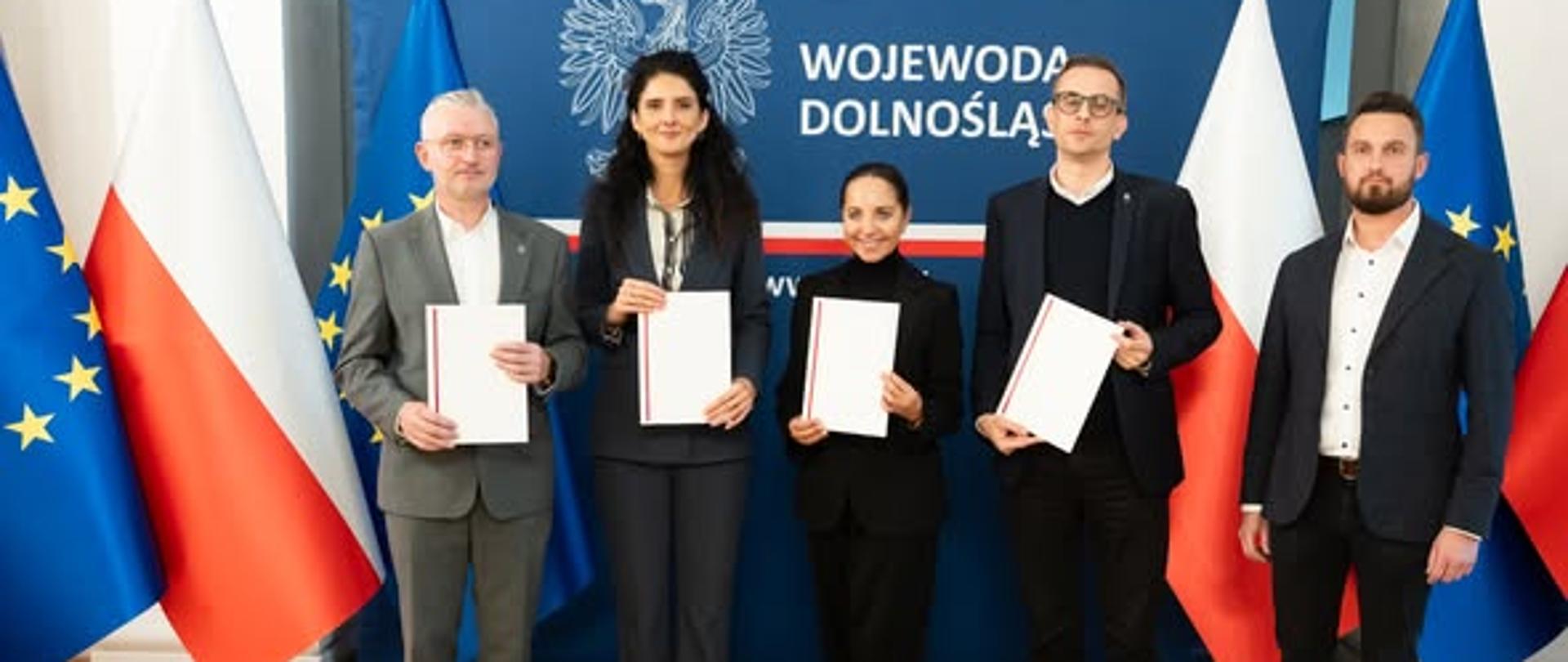 podpisanie umów w ramach programu ,,Razem bezpieczniej''