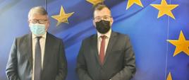 komisarzem Nicolas Schmit i minister Grzegorz Puda pozują do pamiątkowego zdjęcia