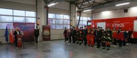 Uroczysty apel z okazji wręczenia promes Młodzieżowym Drużynom Pożarniczym z terenu powiatu węgrowskiego.