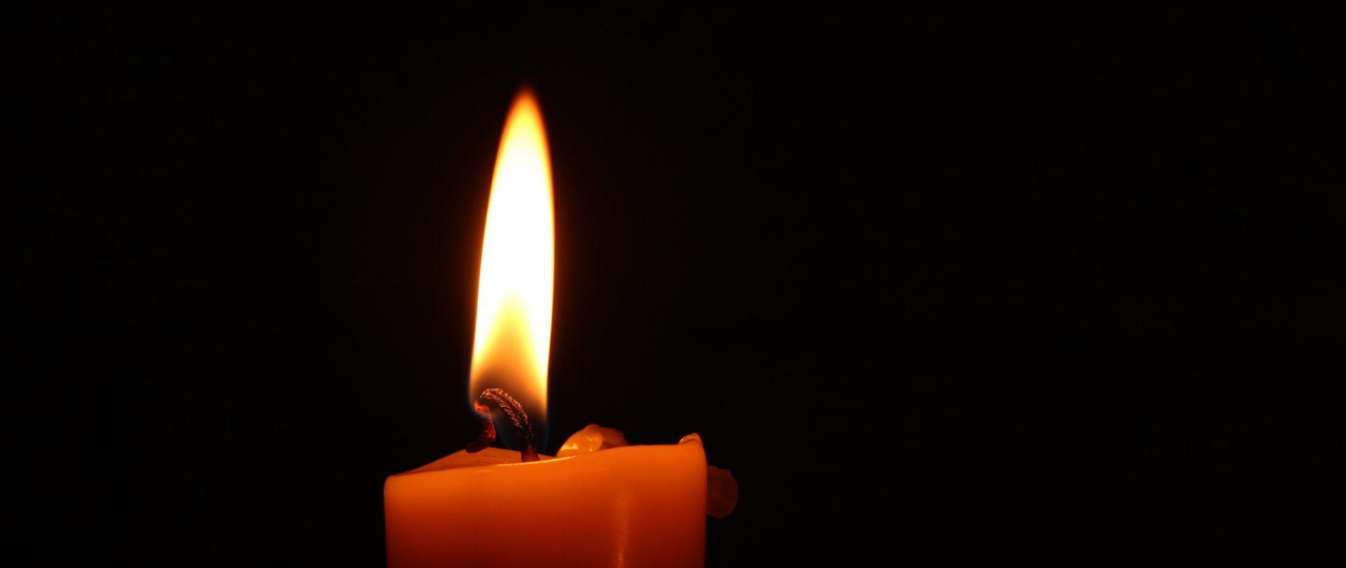 Płonąca świeca