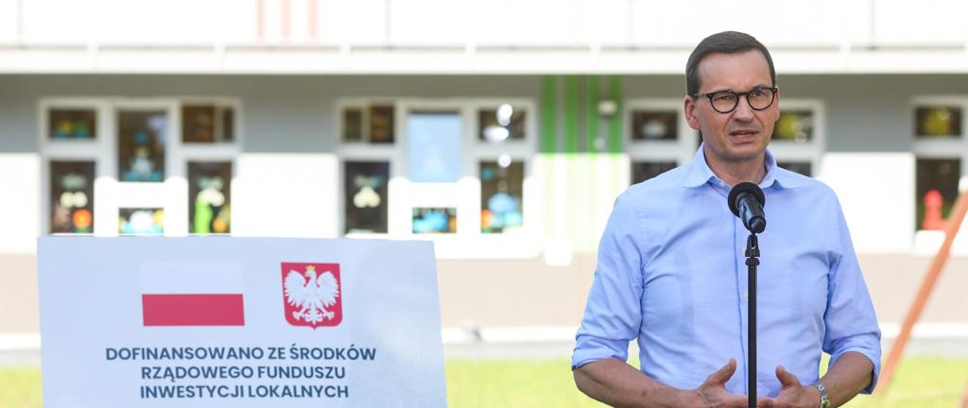 Premier Mateusz Morawiecki przemawia w Mysłowicach.