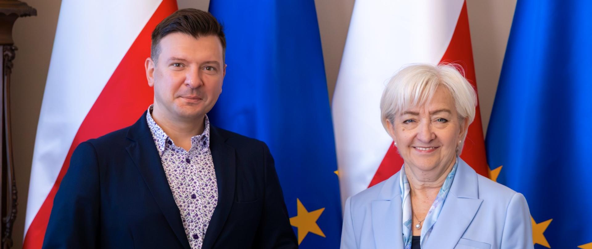 Wojewoda łódzki Dorota Ryl wspólnie z Robertem Wilczkiem – Prezesem Zarządu I Ogólnopolskiego Stowarzyszenia Publicznych i Niepublicznych Żłobków i Klubów Dziecięcych