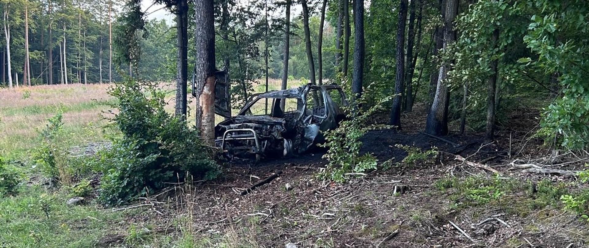 Wypadek i pożar samochodu osobowego w gminie Miłomłyn