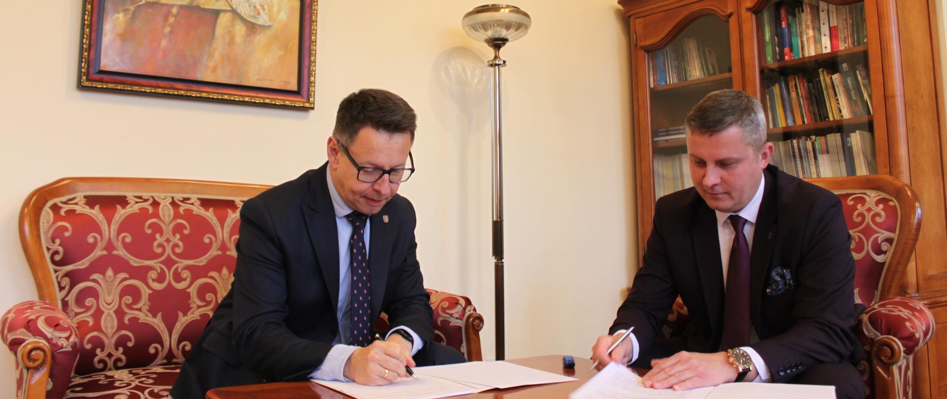 Podpisanie porozumienia pomiędzy GDDKiA, a UKW.