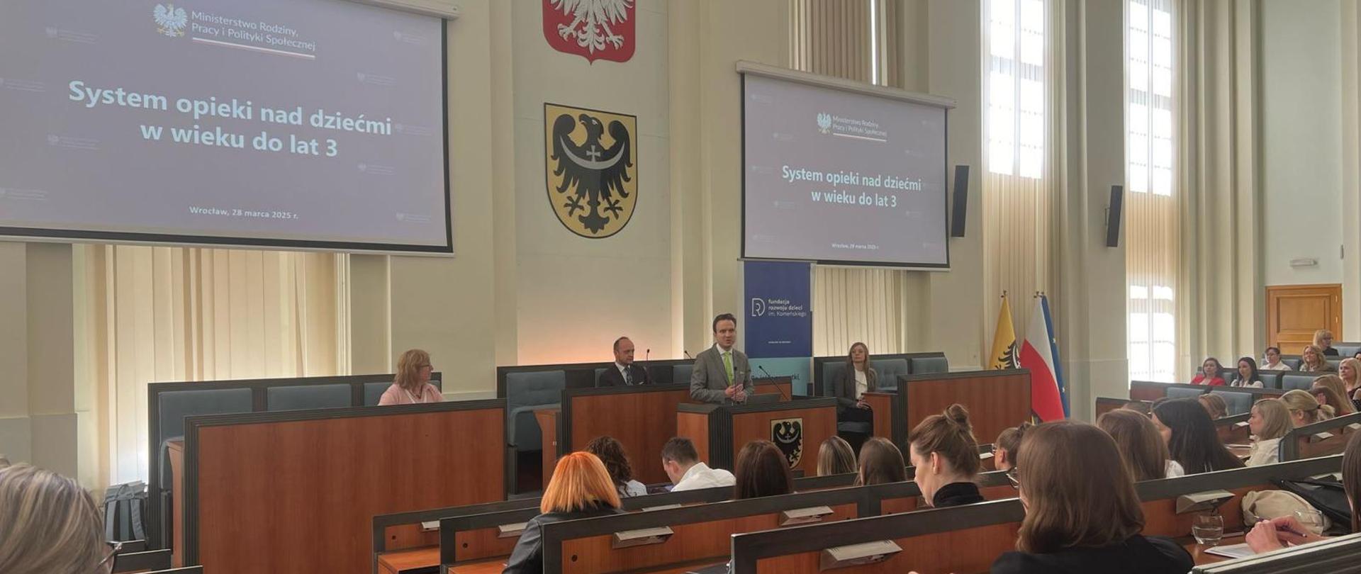 Konferencja o nowych standardach opieki nad dziećmi do lat trzech