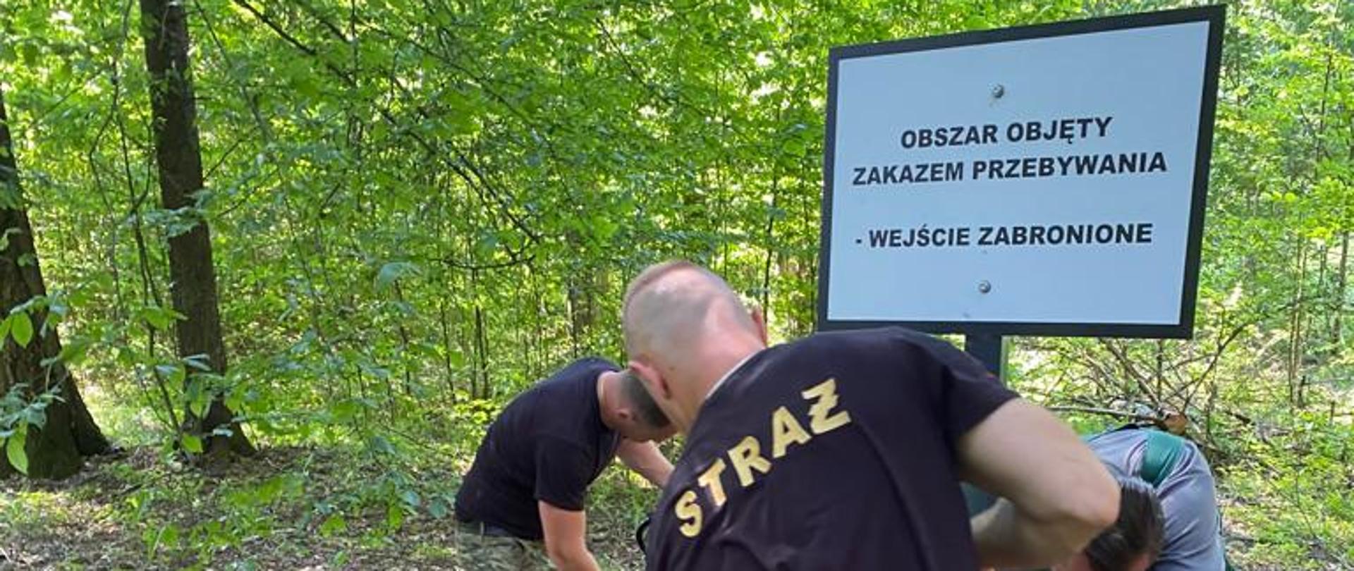 Oznakowywanie terenu przygranicznego wraz z funkcjonariuszami Straży Granicznej
