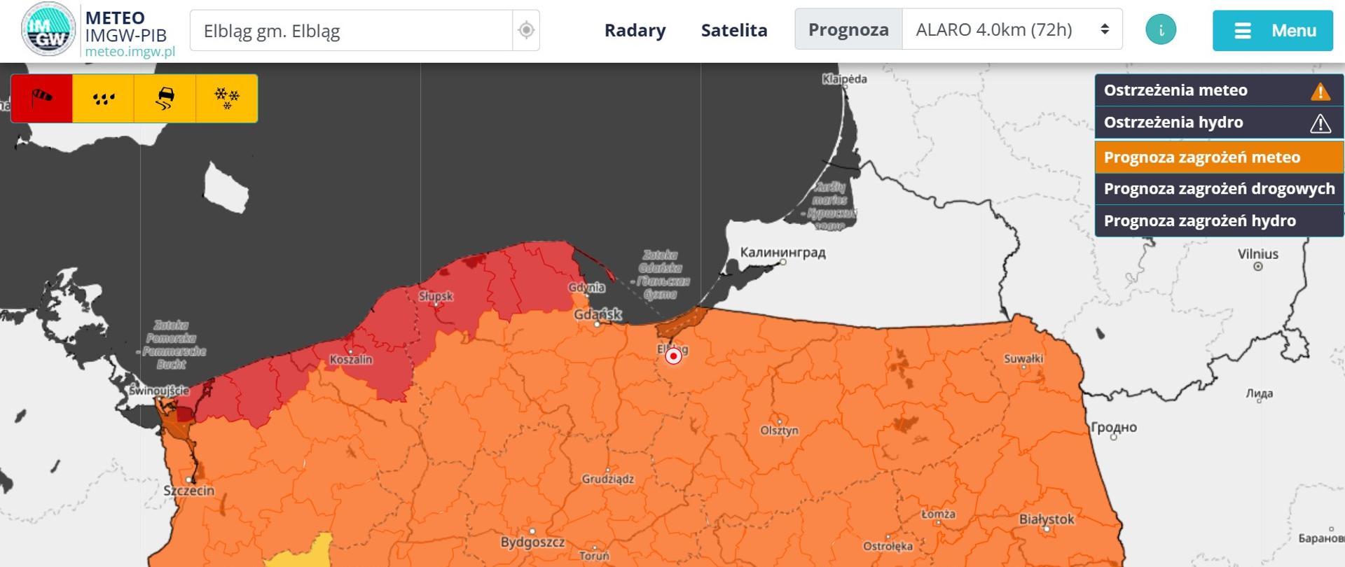 Mapa polski z zaznaczonym kolorem pomarańczowym na obszarze Elbląga oznaczającym drugi stopień ostrzeżenia o silnym wietrze.