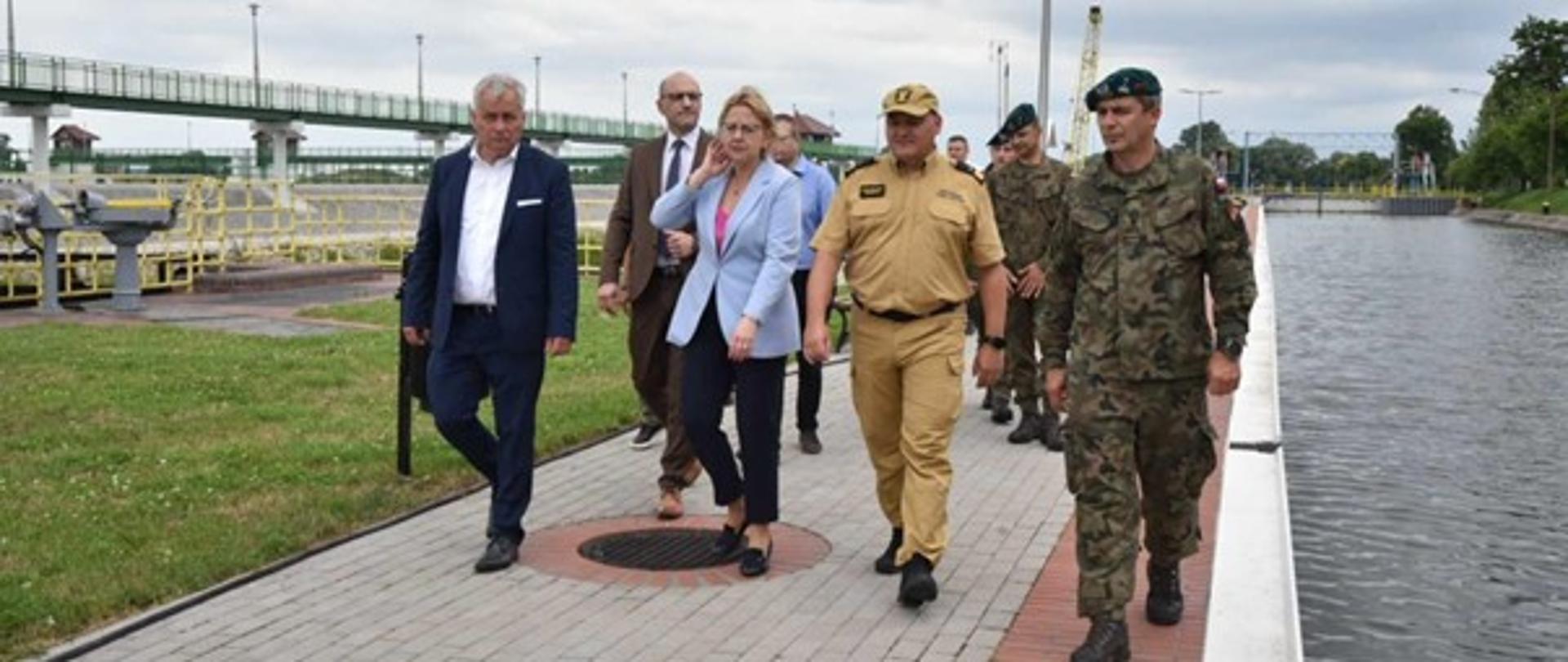 Anna Moskwa in Wróblin nad Odrą we have tested measures to neutralise golden algae with the participation of services and scientists, and we are introducing countermeasures