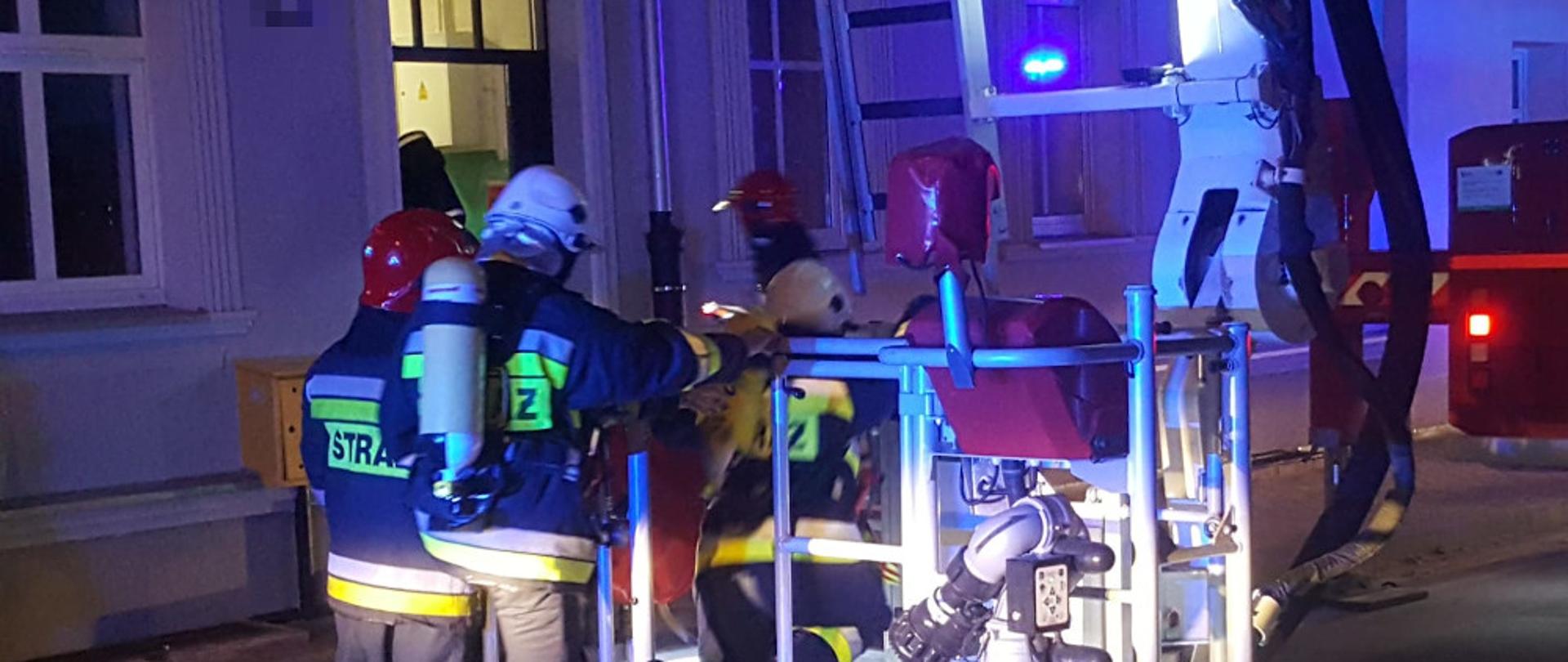 Pożar poddasza w budynku mieszkalnym w miejscowości Szczecinek, ul. Winniczna 