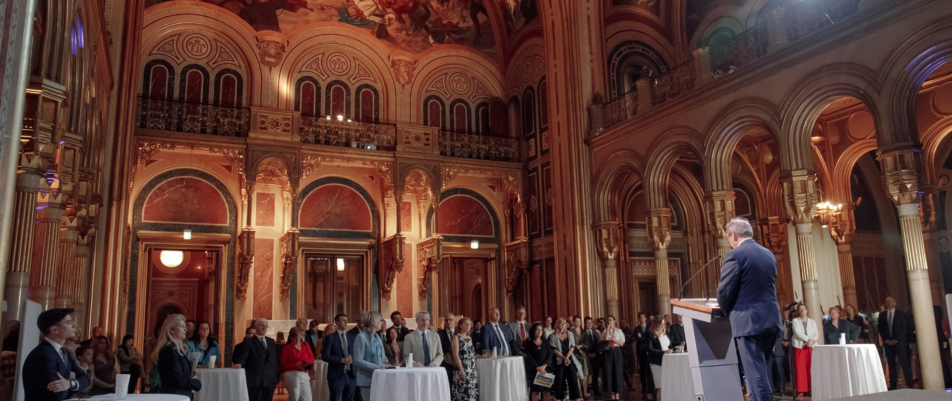 Wystawa fotografii poświęcona dzieciom-uchodźcom z Ukrainy Children of Ukraine on the run