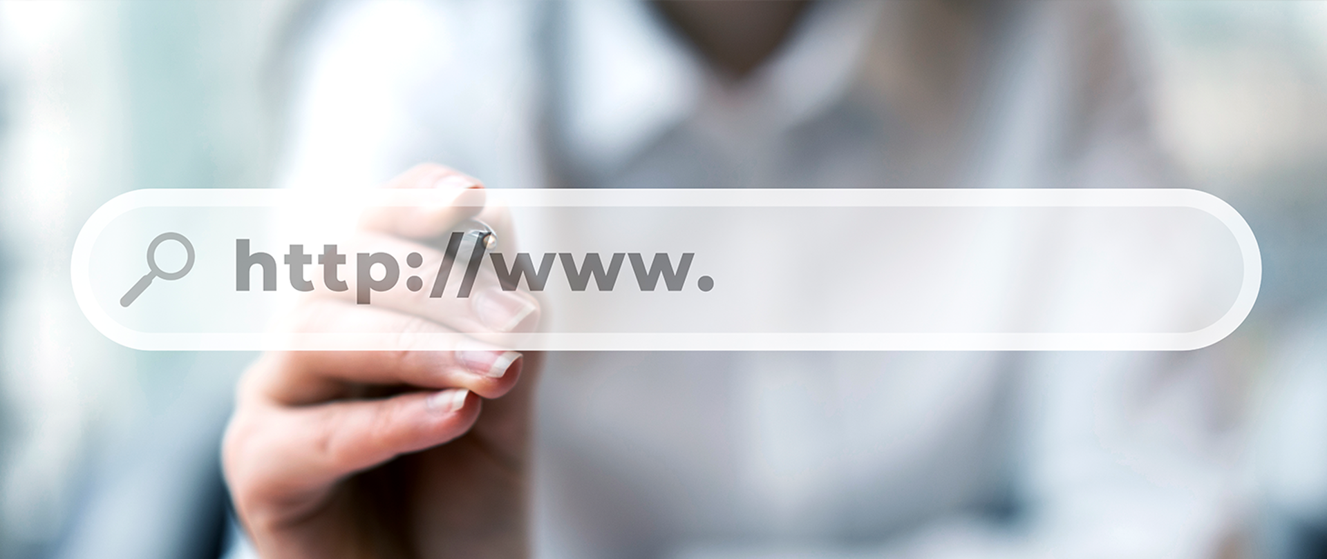 baner przedstawia dłoń z wyciągniętym palcem który wskazuje pole do wpisywania adresu www.