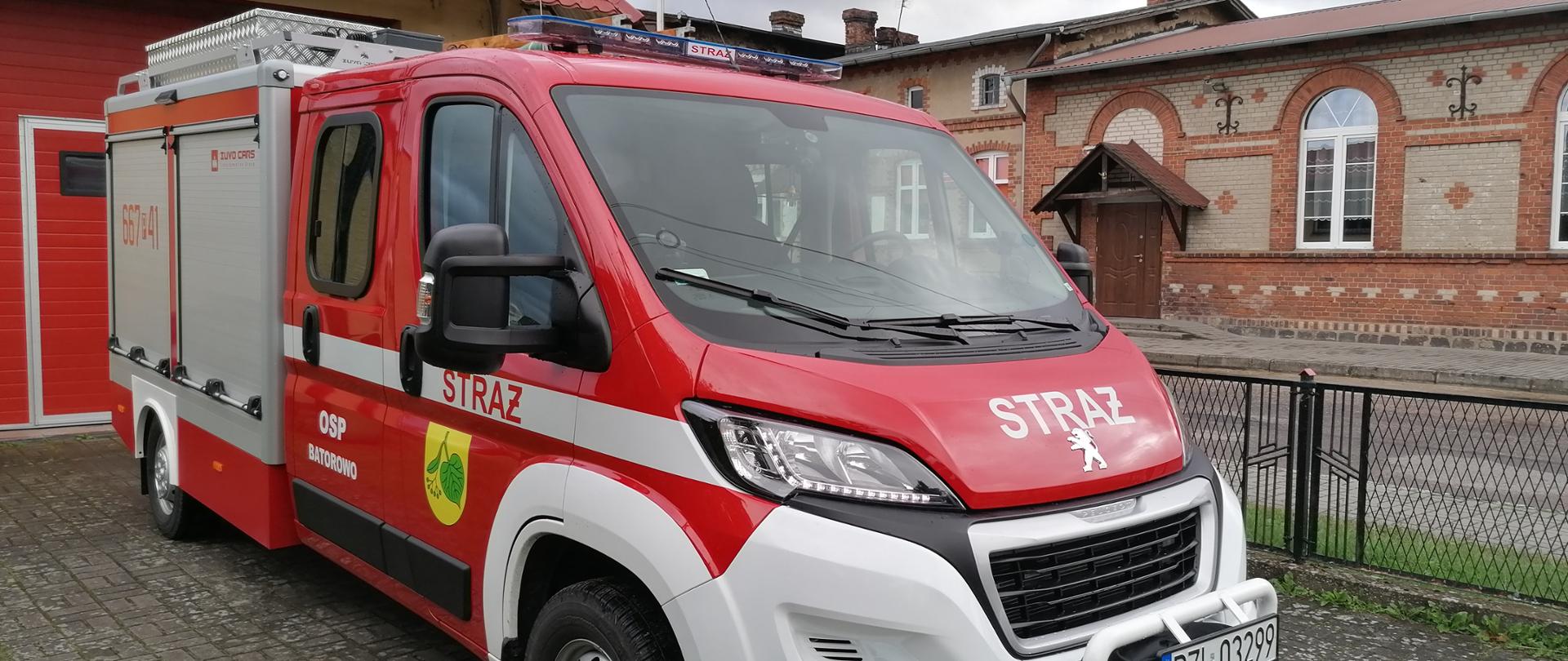 Widok remizy z pojazdem