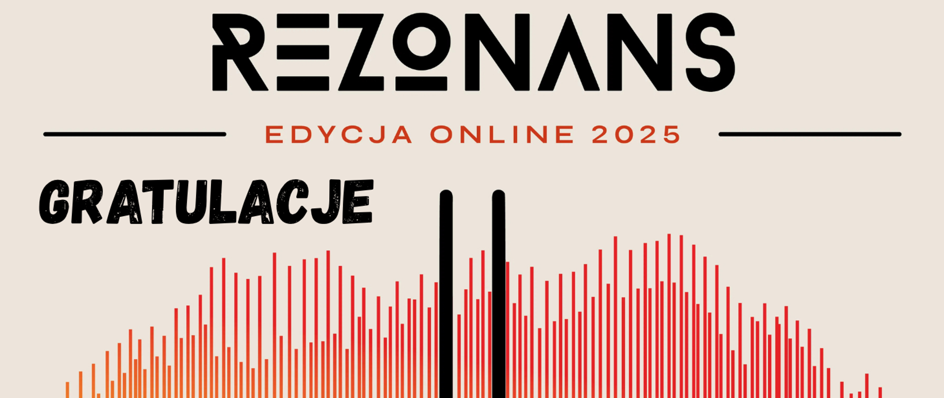 Tło obrazka w kolorze beżowym. U góry czarny napis "rezonans", poniżej czerwonymi literami "edycja online 2025". Po lewej stronie czarny napis "gratulacje". U dołu czerwone pionowe kreski.