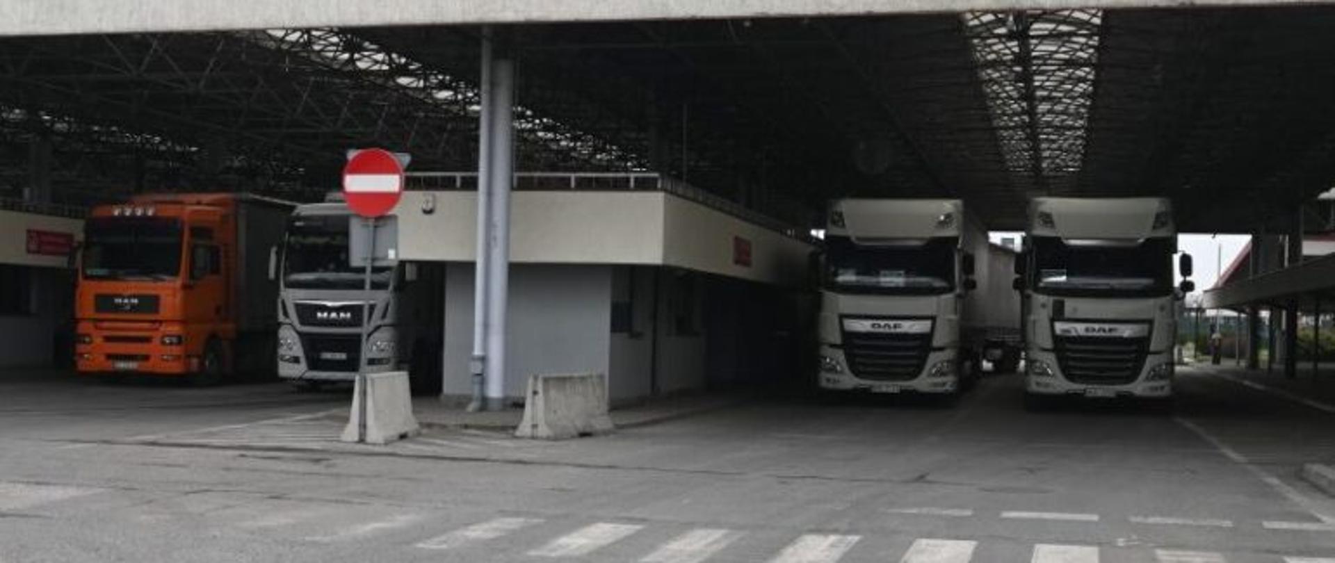 Samochody ciężarowe na granicy