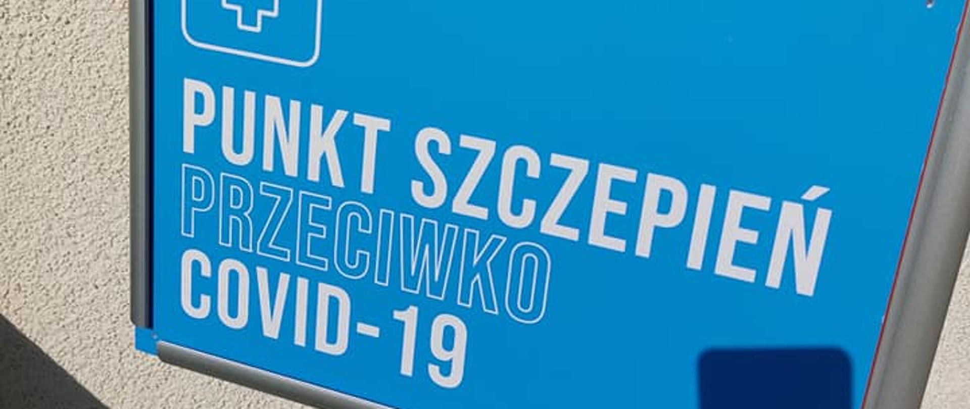 Punkt szczepień przy parafiach.