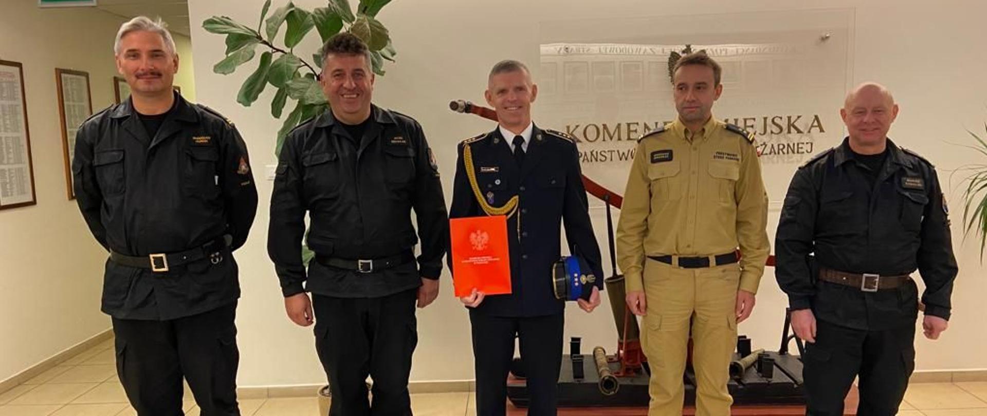 Kustoniowi za 25 lat pracy i służby