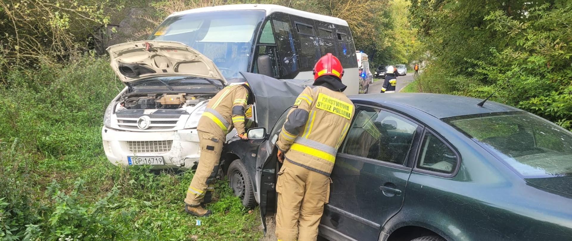 Działania strażaków przy zdarzeniu.
