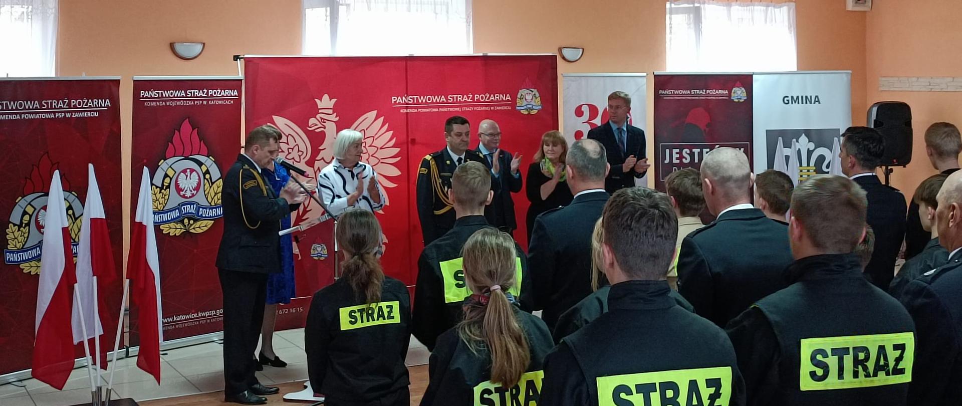 Uroczystość wręczenia promes dotacji celowej dla Ochotniczych Straży Pożarnych na zakup sprzętu dla członków Młodzieżowych Drużyn Pożarniczych z terenu Powiat Zawierciański 