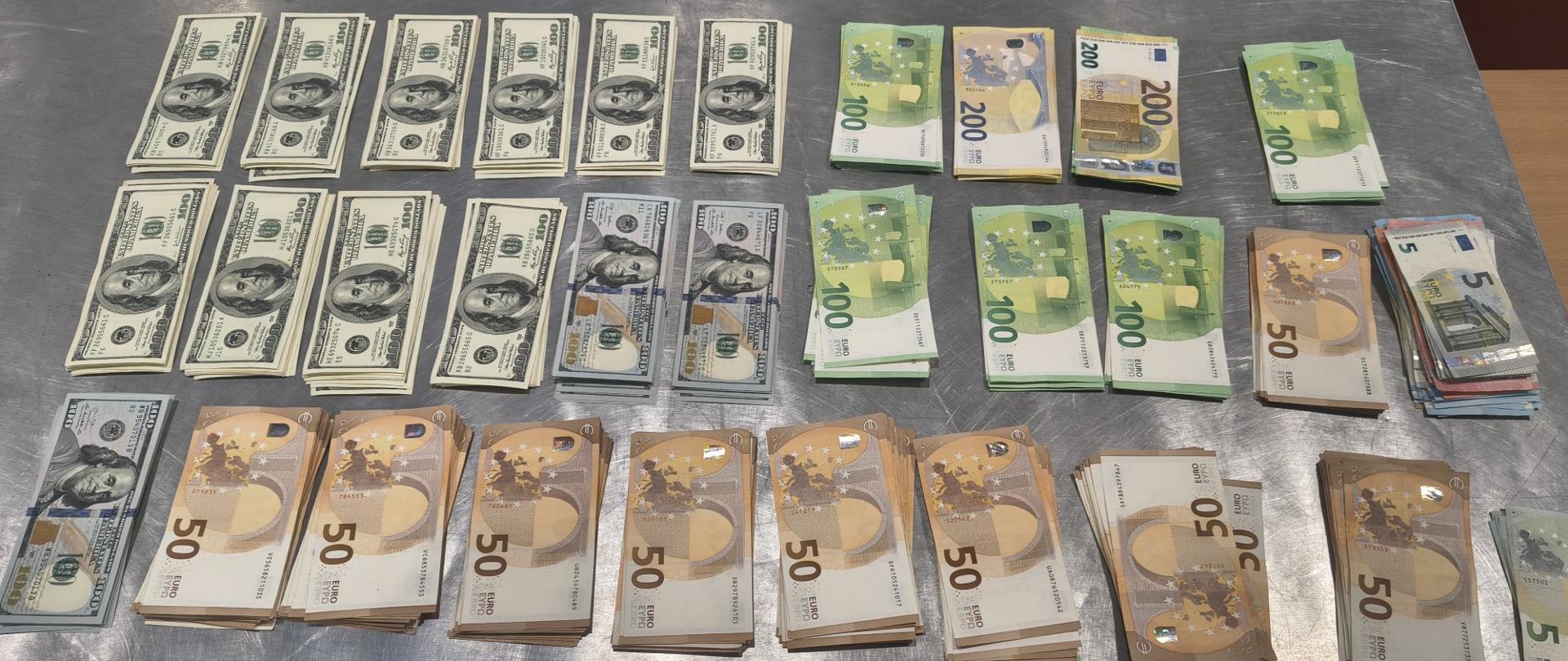 wykryta niezgłoszona gotówka