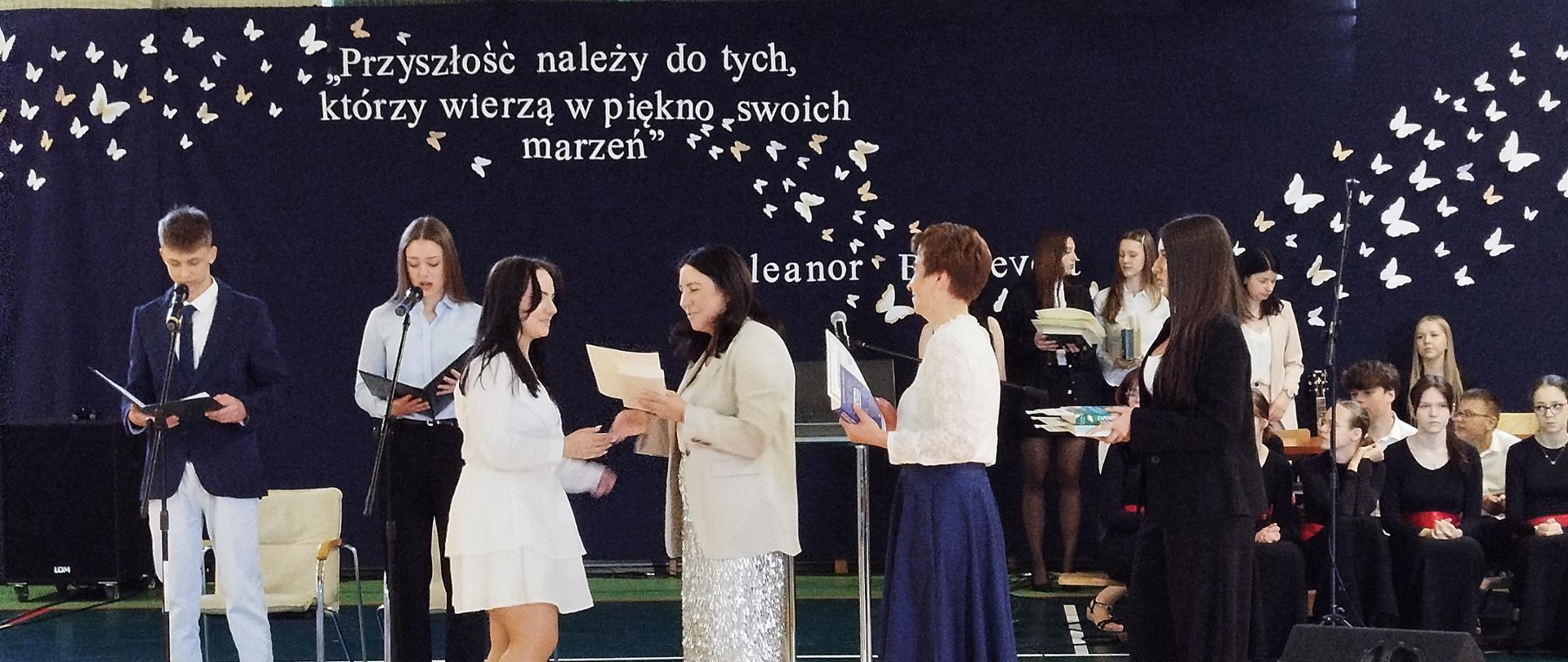 Zakończenie roku szkolnego w ostrołęckim liceum.