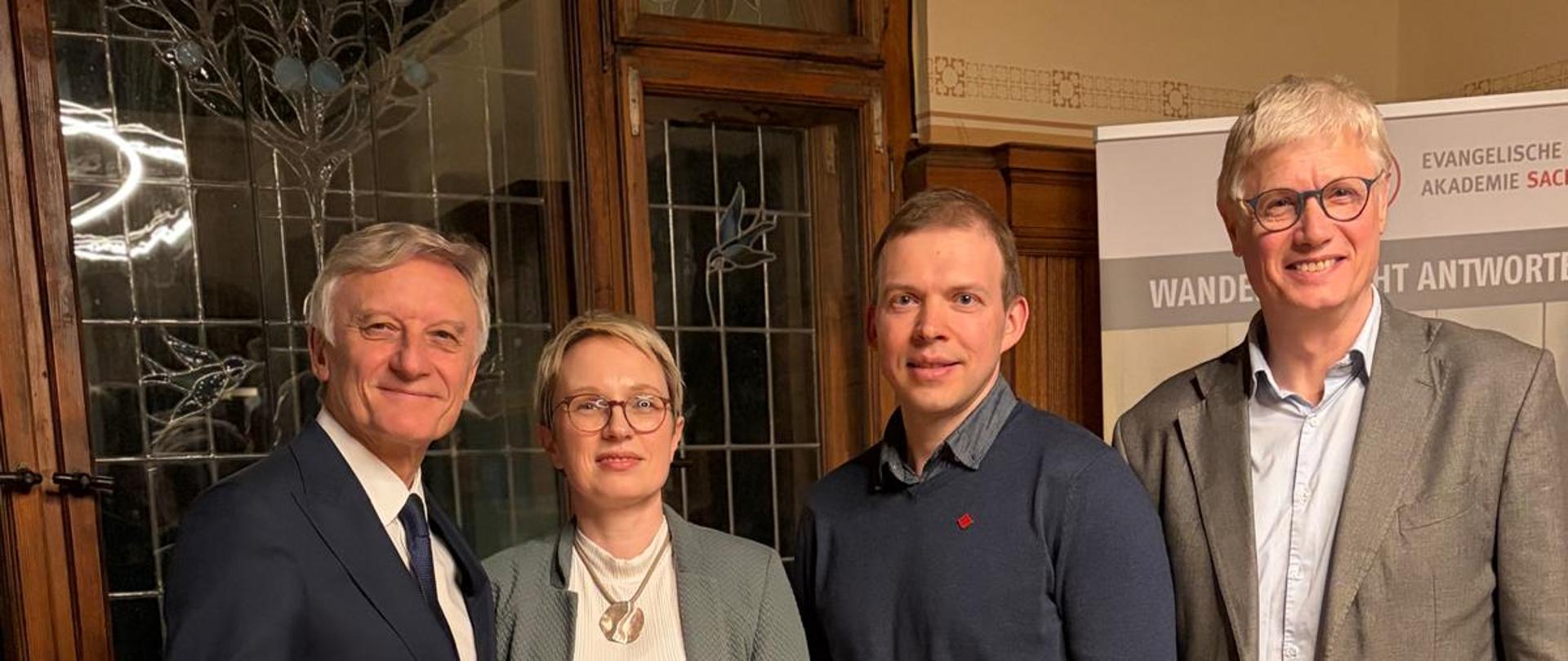 L'image montre une photo de groupe des personnes suivantes : Marek Prawda, Ina Rumiantseva, Maksim Znak, Stephan Bickhardt