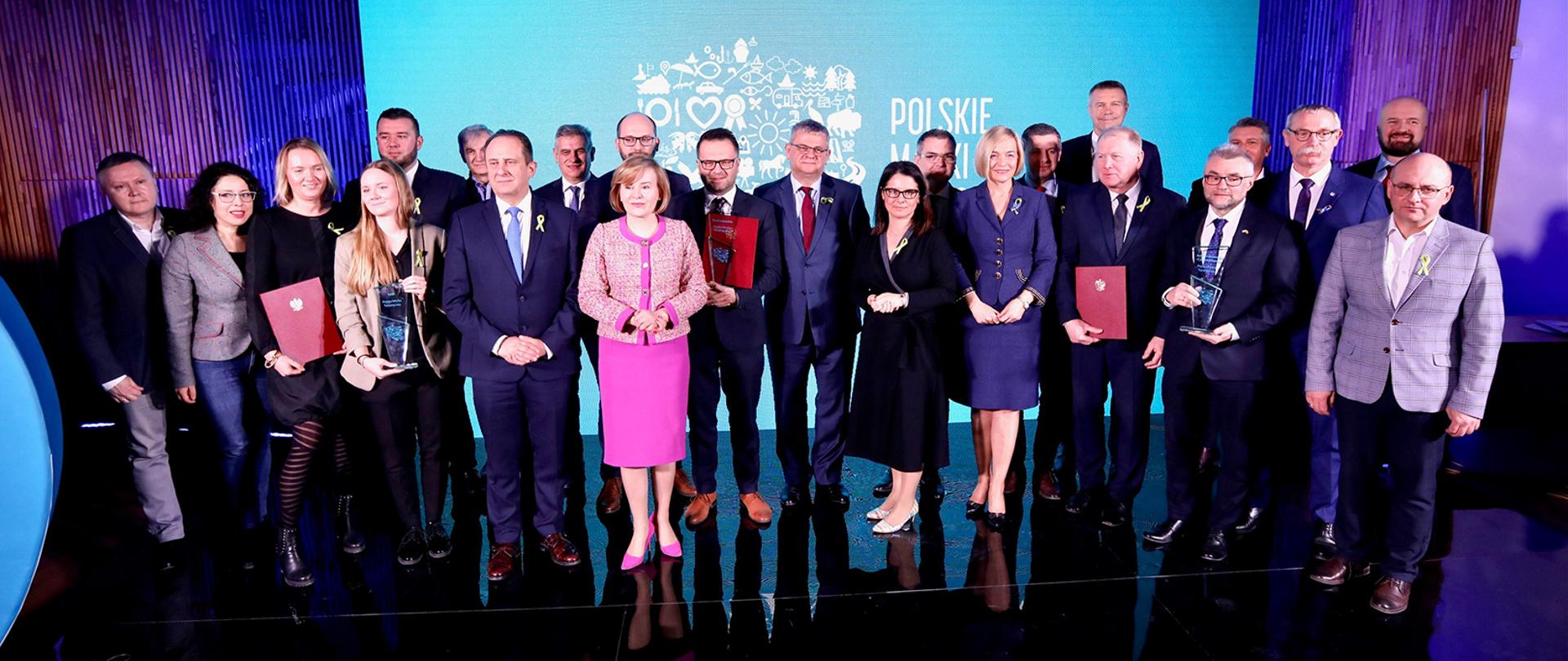 Wręczenie tytułów w ramach II naboru do projektu Polskie Marki Turystyczne - zdjęcie grupowe