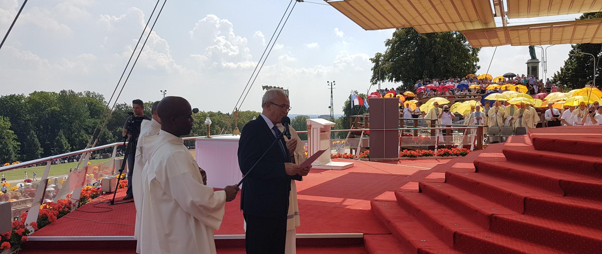 minister energii Krzysztof Tchórzewski uczestniczy w pielgrzymce energetyków