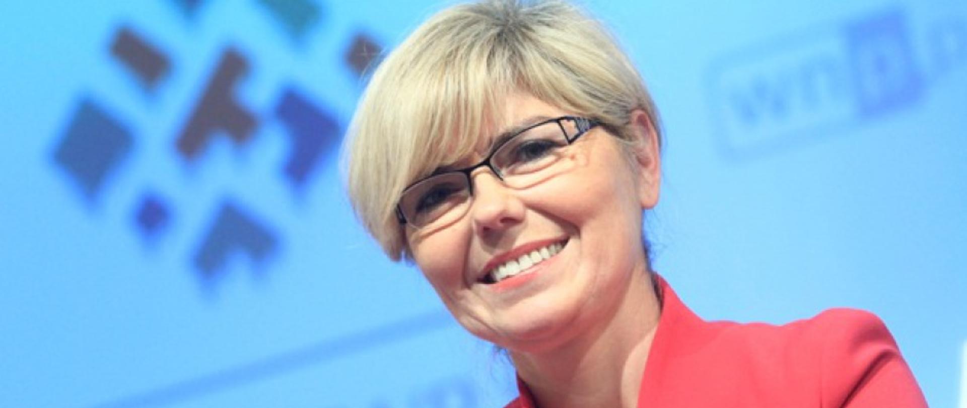 Zdjęcie nowej Dyrektor SP ZOZ MSWiA w Szczecinie w czerwonej marynarce