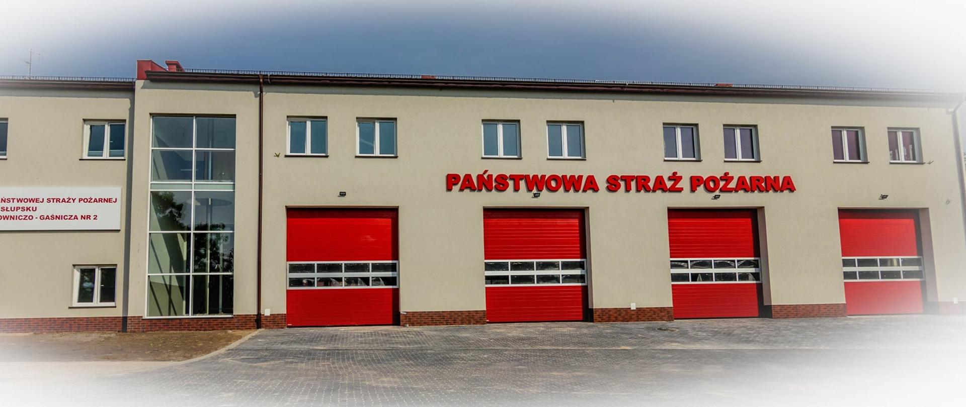 Zdjęcie przedstawia jednostkę ratowniczo - gaśniczą nr 2
