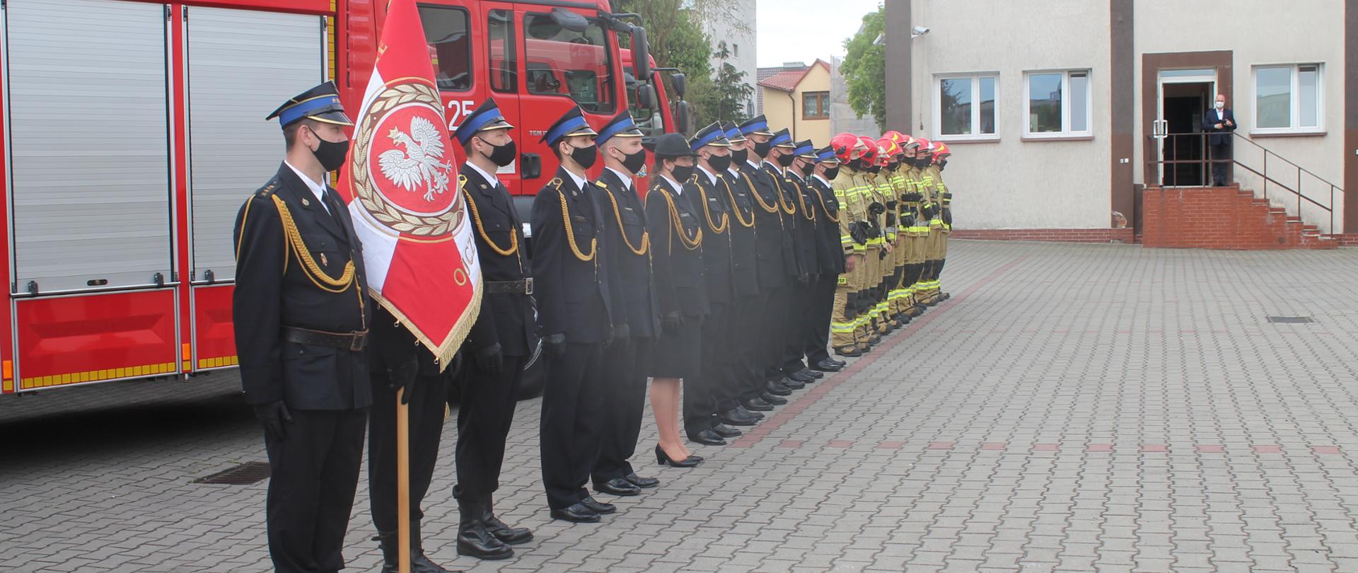 Zdjęcie przedstawia pododdział podczas uroczystej zbiórki