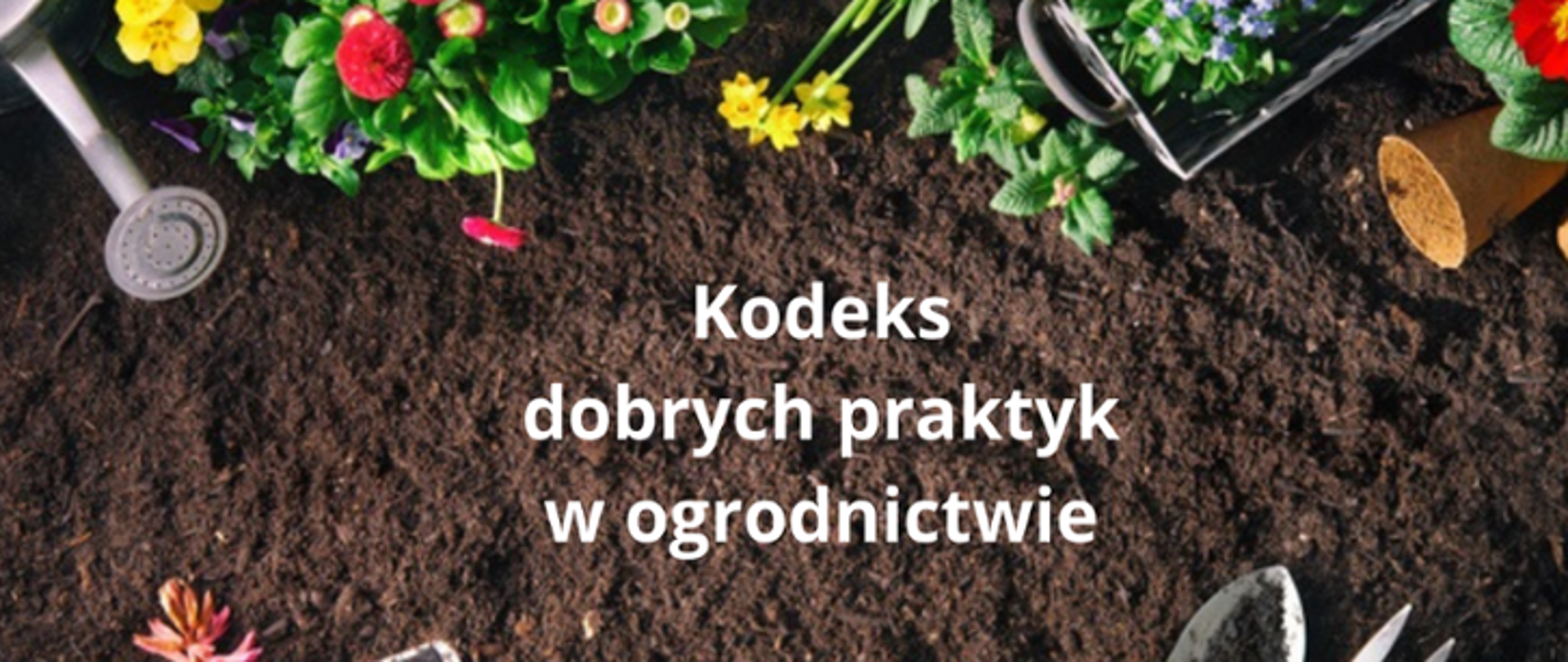 Kodeks dobrych praktyk w ogrodnictwie - napis na glebie, obok kolorowe kwiaty i konewka