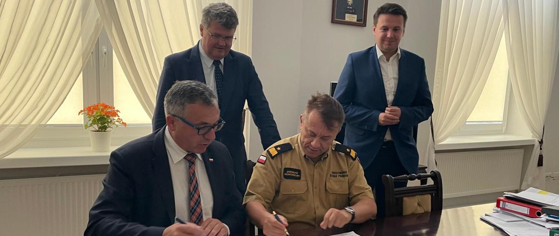 Podpisanie umowy z WFOŚiGW w Warszawie na dofinansowanie zakupu pojazdów specjalistycznych oraz sprzętu ratowniczego