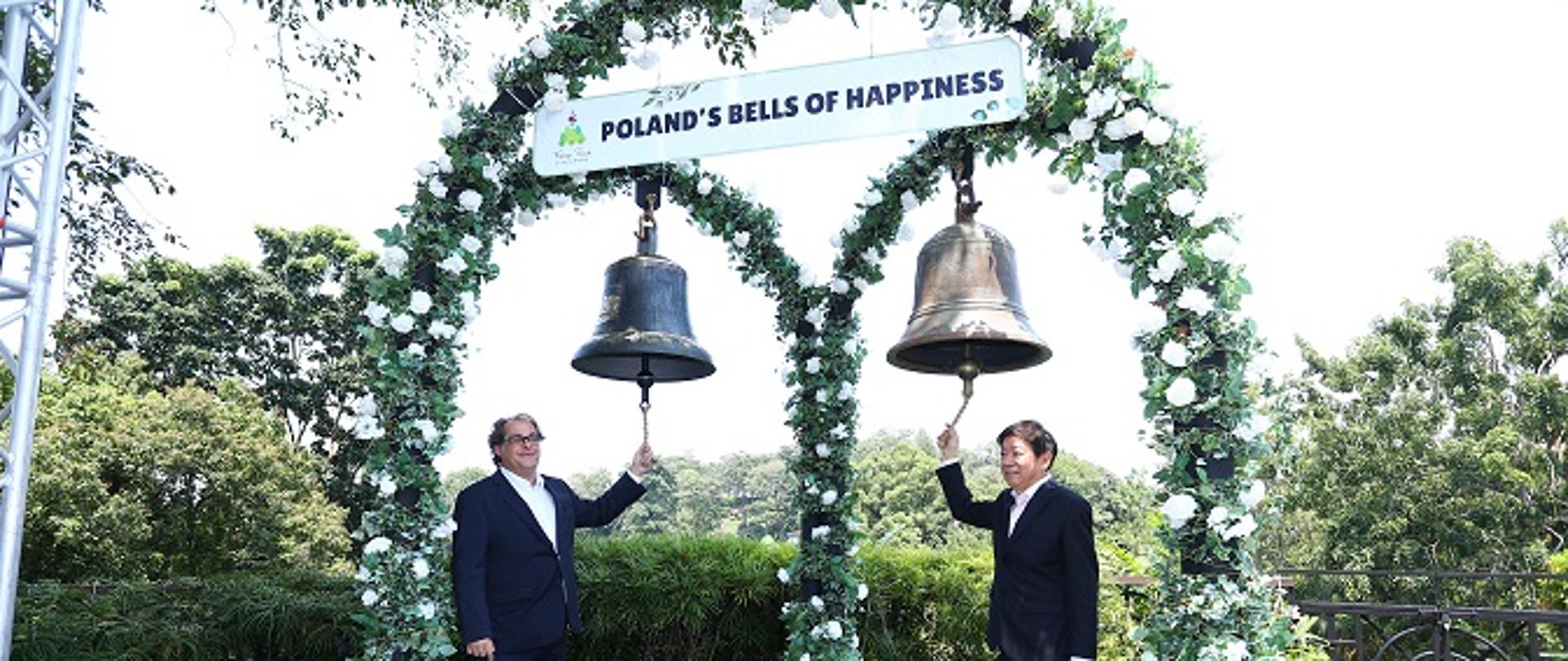 Odsłonięcie dzwonu “Daru Młodzieży” w 50. rocznicę nawiązania stosunków dyplomatycznych