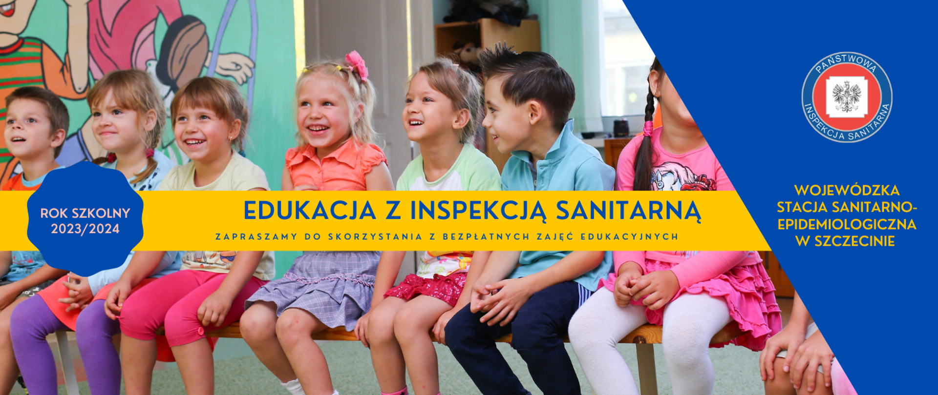 Zdjęcie dzieci w wieku przedszkolnym, hasło „Edukacja z Inspekcją Sanitarną” oraz Wojewódzka Stacja Sanitarno-Epidemiologiczna w Szczecinie i logo Państwowej Inspekcji Sanitarnej.