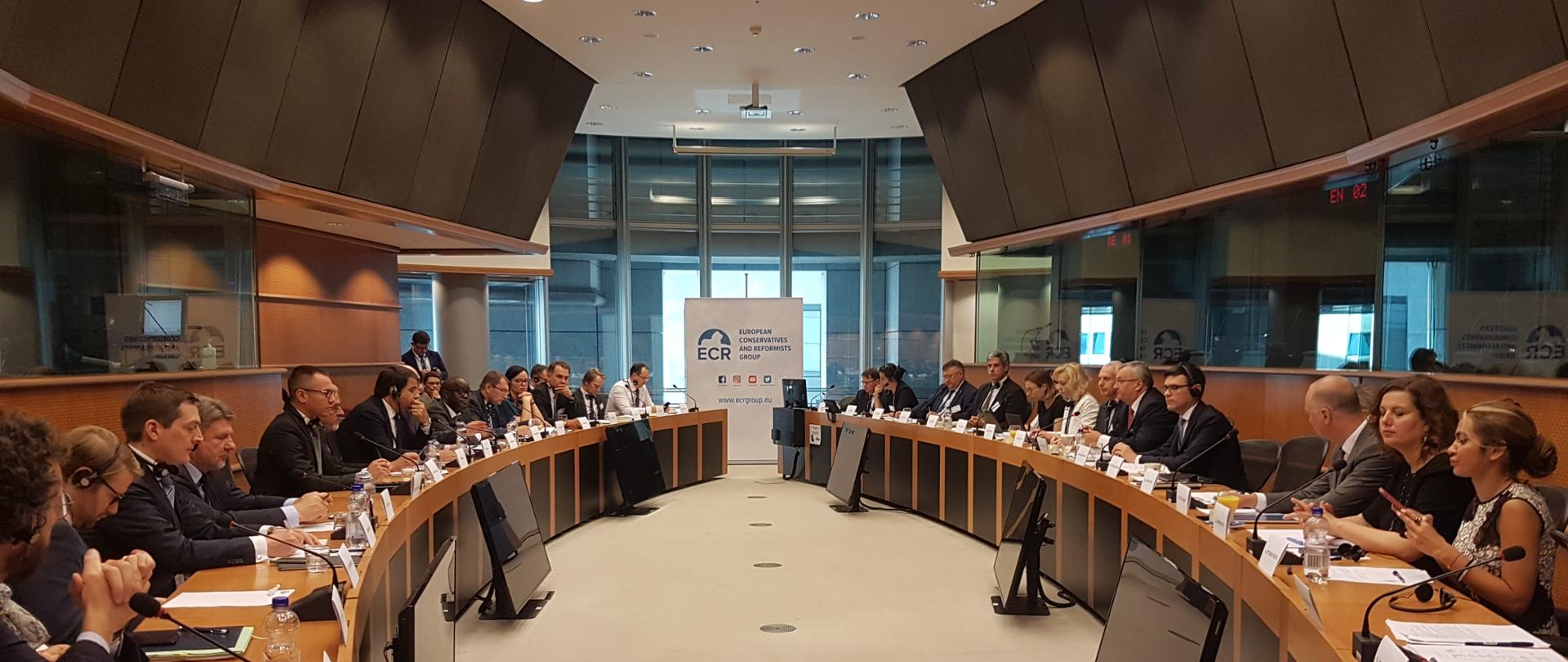 Spotkanie ministra Andrzeja Adamczyka z współprzewodniczącym Grupy Europejskich Konserwatystów i Reformatowrów (EKR) Panem Raffaele Fitto i z posławmi grupy EKR