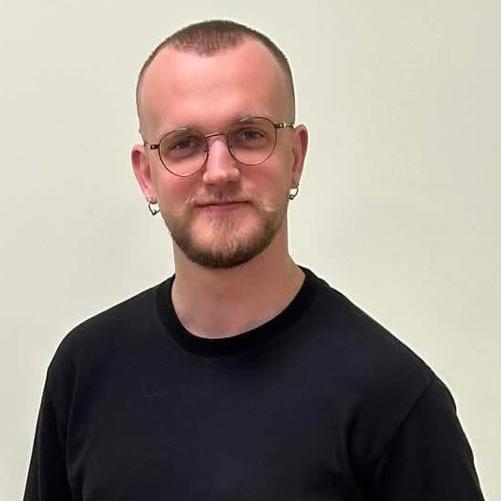 Markiian Ivashkevych - akompaniator. Polski pianista pochodzenia ukraińskiego. Absolwent Akademii Muzycznej im.Krzysztofa Pendereckiego w Krakowie w kl. dr hab. M.Sobuli. Pracuje w PSM I i II stopnia w Wadowicach.