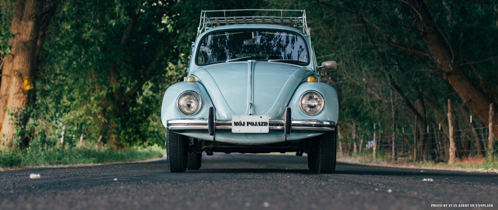 VW Garbus z napisem "Mój pojazd" na tablicy.