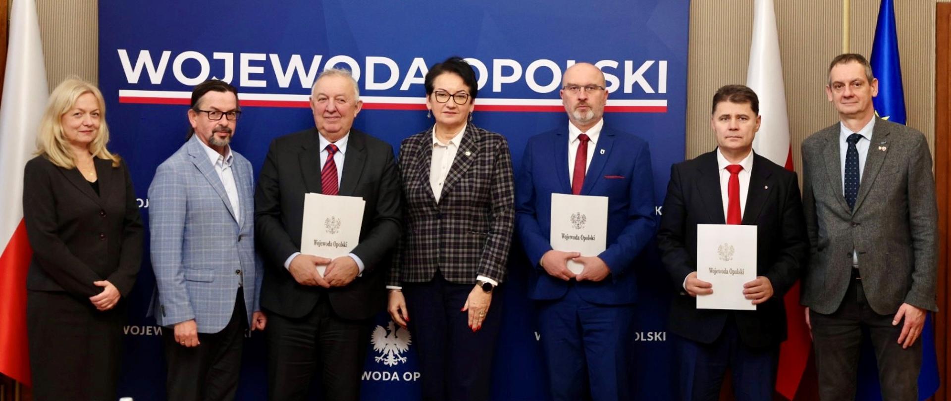 PODPISANIE UMÓW NA ODBUDOWĘ ZNISZCZONEJ INFRASTRUKTURY PO ZESZŁOROCZNEJ POWODZI