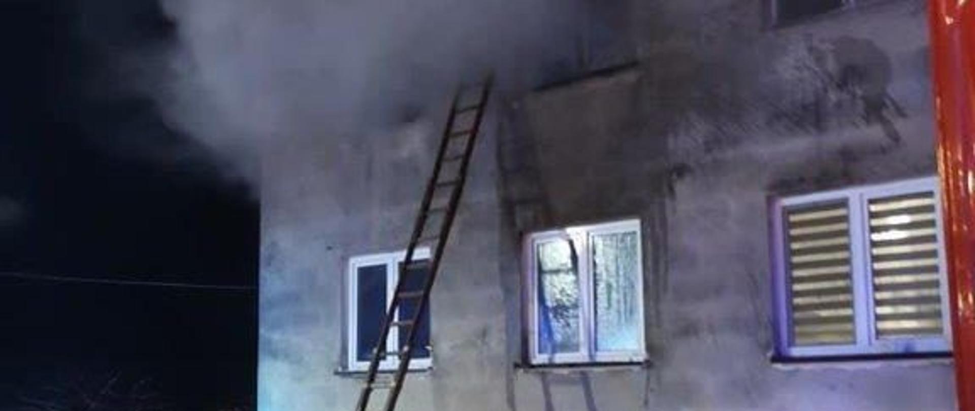Pożar w budynku wielorodzinnym w miejscowości Krzysztoforowo