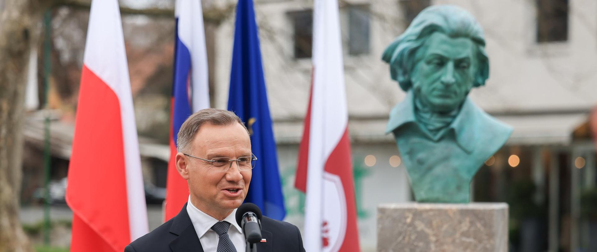 Wystapienie_Prezydenta_RP_Andrzeja_Dudy_podczas_uroczystosci_odsłoniecia_popiersia_Adama_Mickiewicza_w_Kranju