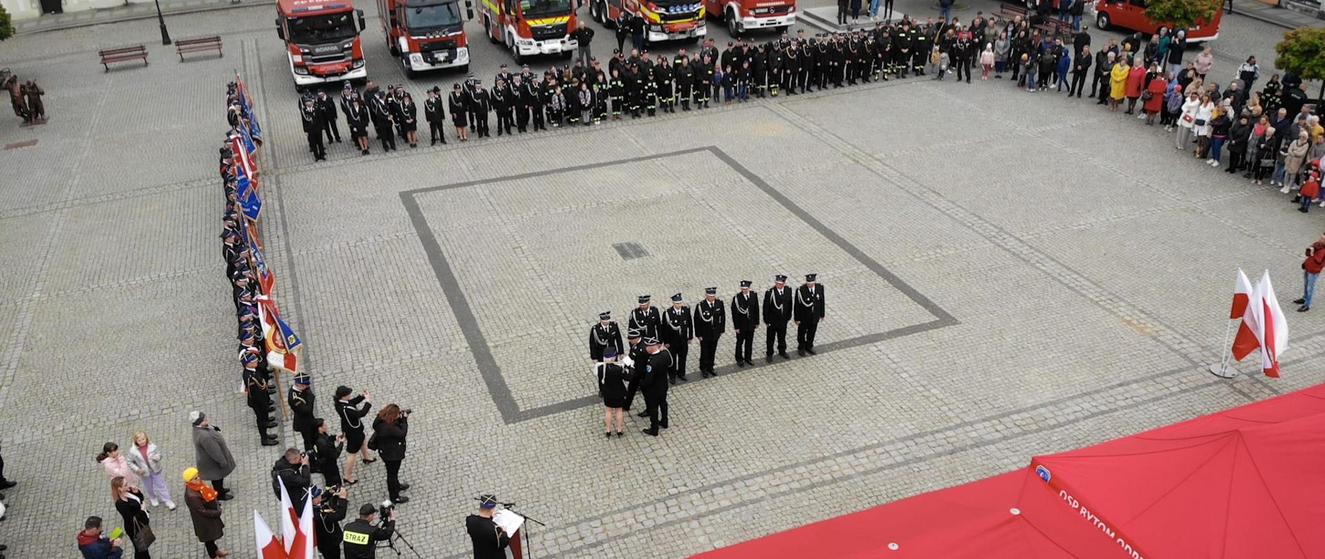 W dniu 7 maja 2023 roku w Bytomiu Odrzańskim odbyły się powiatowe obchody Dnia Strażaka, rozpoczęte w kościele parafialnym p.w. św. Hieronima mszą swiętą
w intencji strażaków i ich rodzin. 